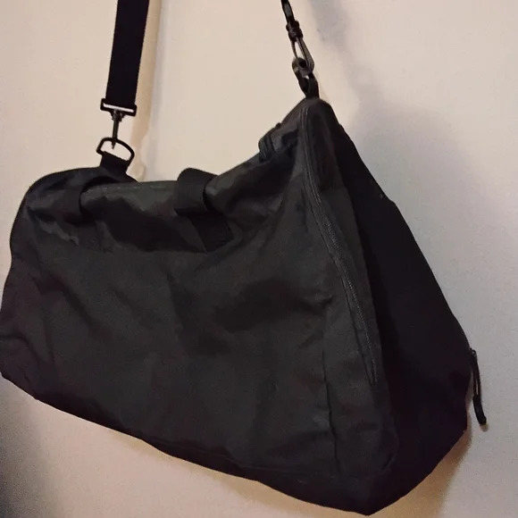 Puma Black Gym Bag with White Logo Duffle  – EUC - Picture 10 of 16